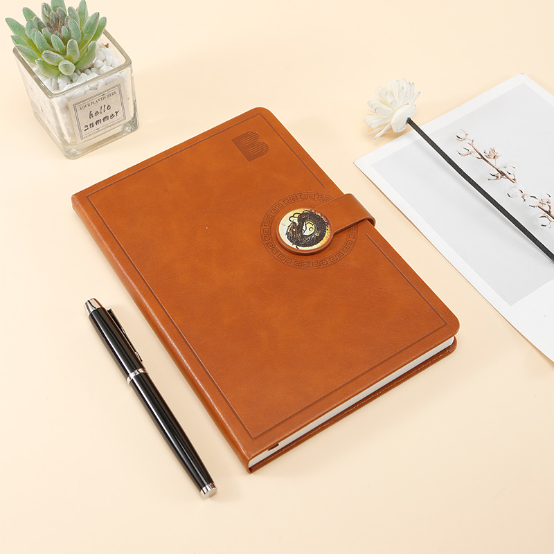 Leather-covered Durable A5 Magnetic Buckle Notebook
